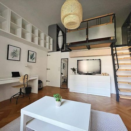Netradicny Apartman V Centre Братислава Екстериор снимка