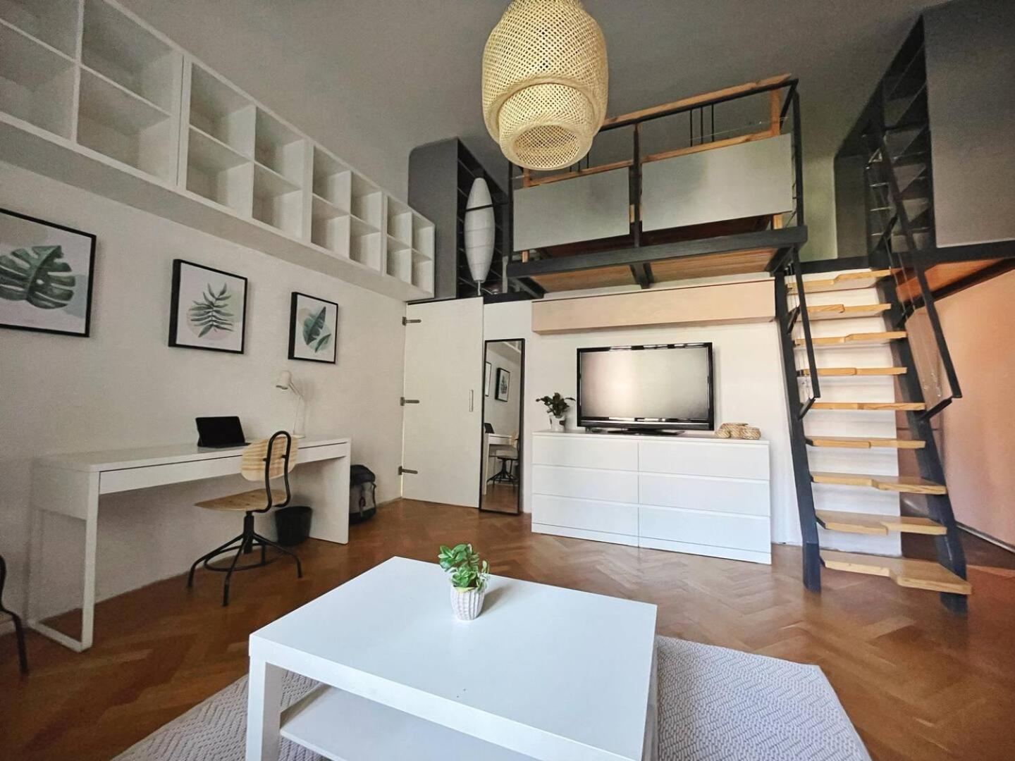 Netradicny Apartman V Centre Братислава Екстериор снимка
